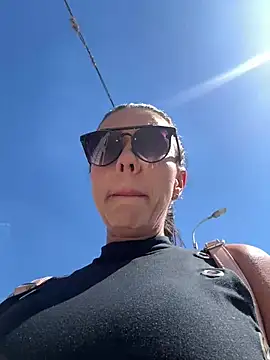 Snapshot of SofiParma chatting on 04/03/26, 07:20 SofiParma online show from 04/03/26, 07:20