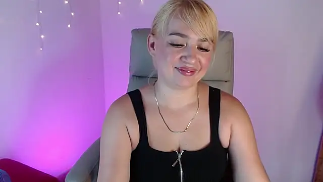 Snapshot of Carolina_2403 chatting on 05/17/26, 07:47 Carolina 2403 online show from 05/17/26, 07:47