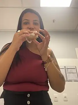 Snapshot of Deusa_Arcana chatting on 04/14/26, 01:27 Deusa Arcana online show from 04/14/26, 01:27