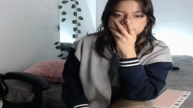 sahrah  online show from 04/06/26, 02:40