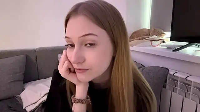 Snapshot of KatrineDrea chatting on 04/18/26, 03:36 KatrineDrea online show from 04/18/26, 03:36