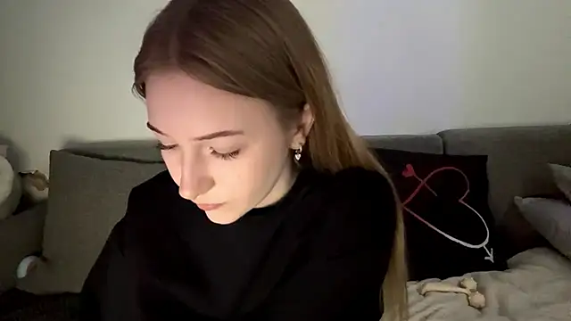Snapshot of KatrineDrea chatting on 04/20/26, 03:13 KatrineDrea online show from 04/20/26, 03:13