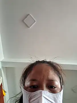 Snapshot of Yummy_9x chatting on 04/05/26, 12:17 Yummy 9x online show from 04/05/26, 12:17