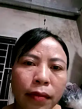 Snapshot of -Hami- chatting on 04/30/26, 02:02 -Hami- online show from 04/30/26, 02:02
