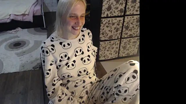 Snapshot of Sweet_hot_shrmp chatting on 04/07/26, 08:21 Sweet hot shrmp online show from 04/07/26, 08:21