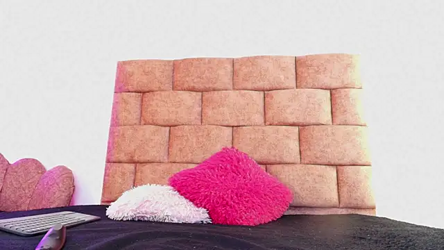 Emily Gross online show from 04/13/26, 02:21