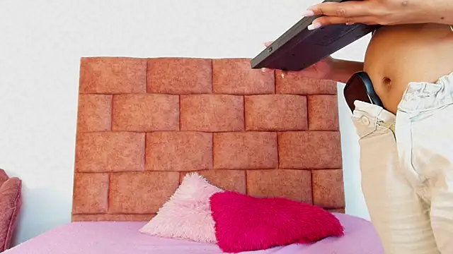 Emily Gross online show from 04/09/26, 06:19