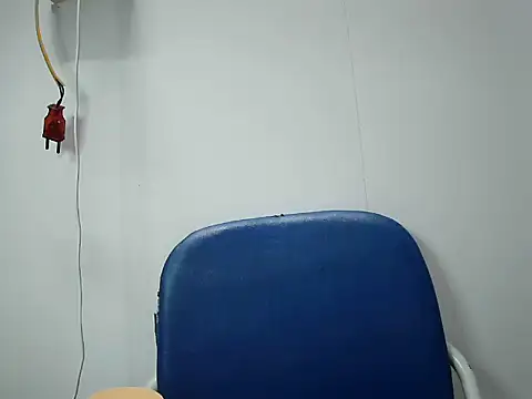Snapshot of Lyna_2k chatting on 04/19/26, 05:25 Lyna 2k online show from 04/19/26, 05:25