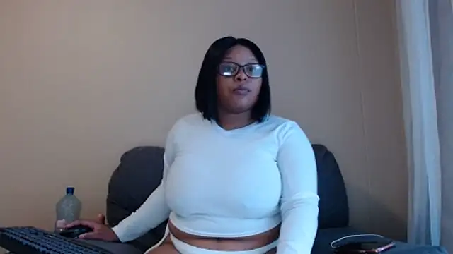 xxZoeyx online show from 03/23/26, 04:56