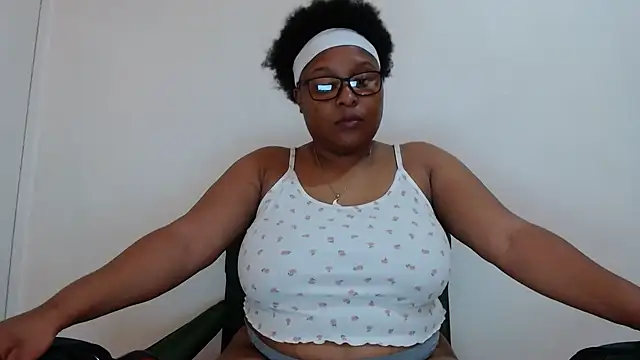 xxZoeyx online show from 02/10/25, 08:31