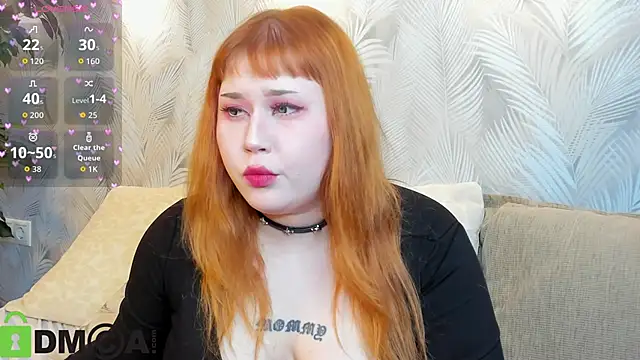 Snapshot of Roxy_Moor chatting on 06/17/26, 09:08 Roxy Moor online show from 06/17/26, 09:08