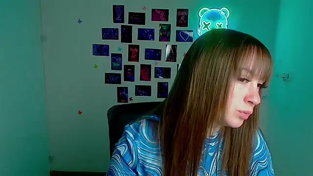 Snapshot of Tiffani_Angel chatting on 04/15/26, 05:35 Tiffani Angel online show from 04/15/26, 05:35