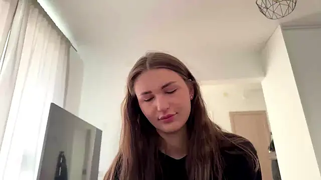 Snapshot of HallieHollo chatting on 04/16/26, 07:20 HallieHollo online show from 04/16/26, 07:20