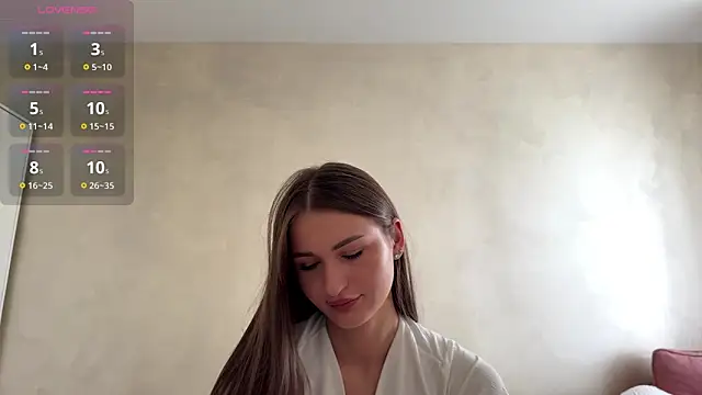 Snapshot of HallieHollo chatting on 06/27/26, 12:00 HallieHollo online show from 06/27/26, 12:00