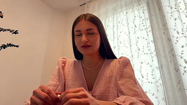 Snapshot of HallieHollo chatting on 04/01/26, 12:06 HallieHollo online show from 04/01/26, 12:06