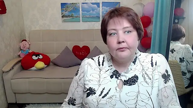 Snapshot of QUEEN02030 chatting on 04/01/26, 10:27 QUEEN02030 online show from 04/01/26, 10:27