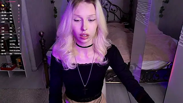 ghost girly online show from 05/14/26, 08:06