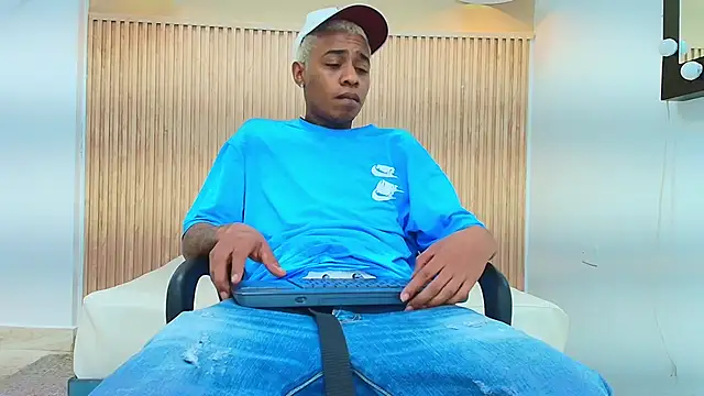 LUCA TURNER online show from 04/15/26, 03:45