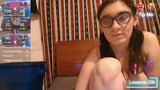 Snapshot of Ellaa_honey chatting on 06/28/26, 03:35 Ellaa honey online show from 06/28/26, 03:35