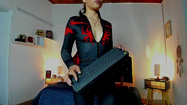 Snapshot of SaraRoads chatting on 04/15/26, 09:59 SaraRoads online show from 04/15/26, 09:59