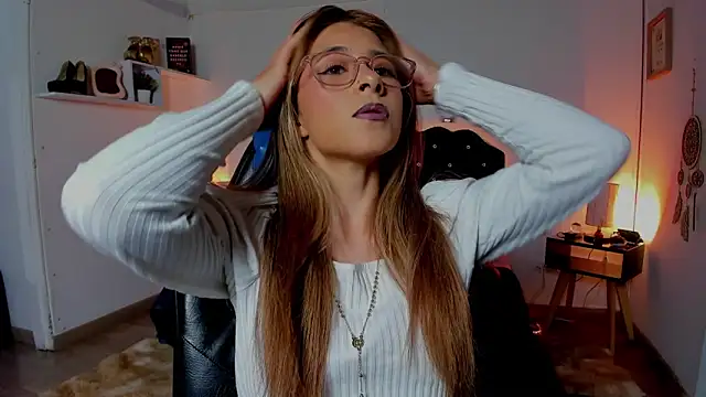 Snapshot of SaraRoads chatting on 04/07/26, 07:37 SaraRoads online show from 04/07/26, 07:37