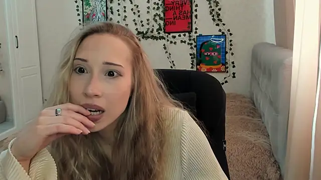 Snapshot of Emmarayder chatting on 06/08/26, 11:11 Emmarayder online show from 06/08/26, 11:11