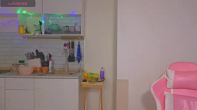 Snapshot of Sun__shiine chatting on 04/04/26, 02:56 Sun shiine online show from 04/04/26, 02:56