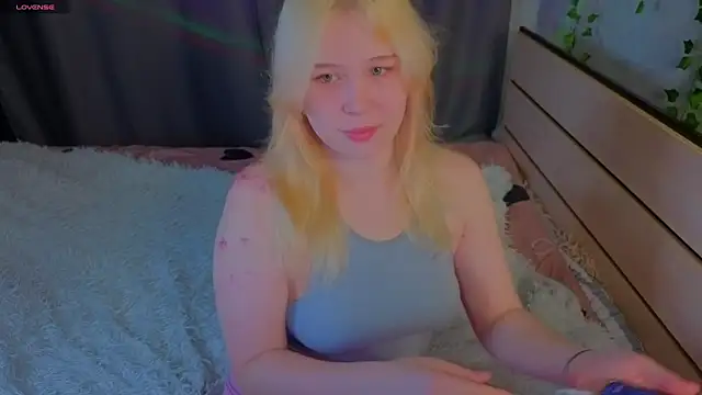 Snapshot of unburnedgirl chatting on 07/21/26, 03:46 unburnedgirl online show from 07/21/26, 03:46