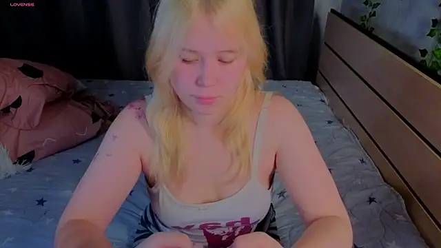 Snapshot of unburnedgirl chatting on 07/10/26, 04:29 unburnedgirl online show from 07/10/26, 04:29