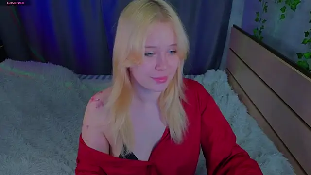 Snapshot of unburnedgirl chatting on 07/16/26, 03:20 unburnedgirl online show from 07/16/26, 03:20