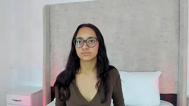 Charlotte Benette online show from 04/09/26, 12:00