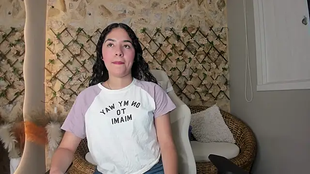 Snapshot of AdharaCasstell chatting on 04/10/26, 08:49 AdharaCasstell online show from 04/10/26, 08:49