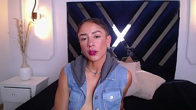 Skylee and Violet online show from 04/09/26, 08:04