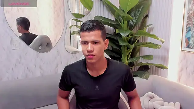 Snapshot of noahdark_ chatting on 04/12/26, 02:37 noahdark online show from 04/12/26, 02:37