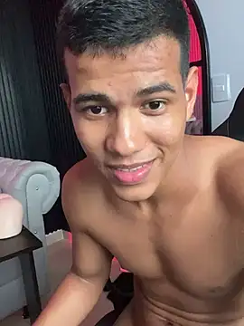 Snapshot of noahdark_ chatting on 05/17/26, 02:28 noahdark online show from 05/17/26, 02:28