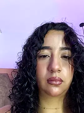 bella swwan  online show from 04/30/26, 01:29