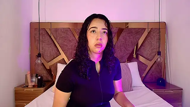 bella swwan  online show from 05/26/26, 01:09