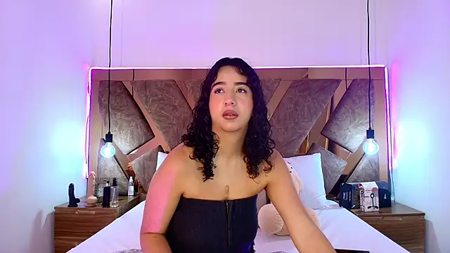 bella swwan  online show from 04/17/26, 02:20