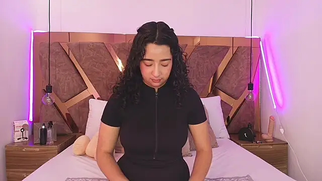 bella swwan  online show from 05/09/26, 06:11