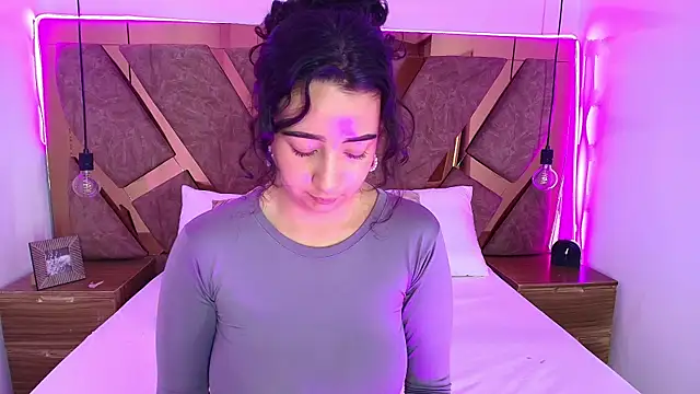 bella swwan  online show from 07/05/26, 10:49
