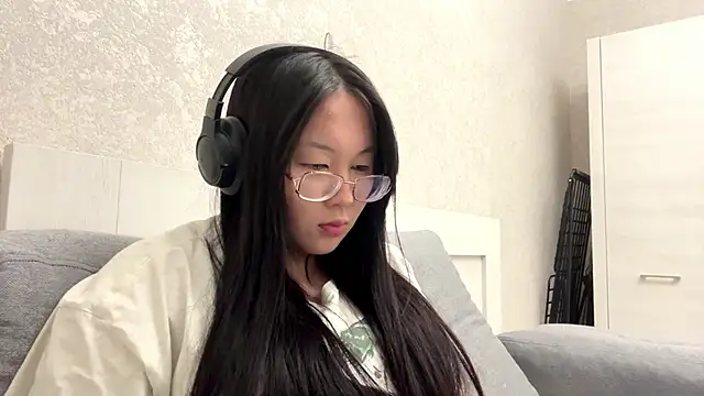 Feylinmay online show from 04/12/26, 10:02