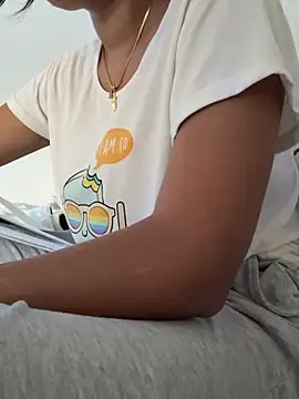 Snapshot of majo_2901 chatting on 04/16/26, 07:03 majo 2901 online show from 04/16/26, 07:03