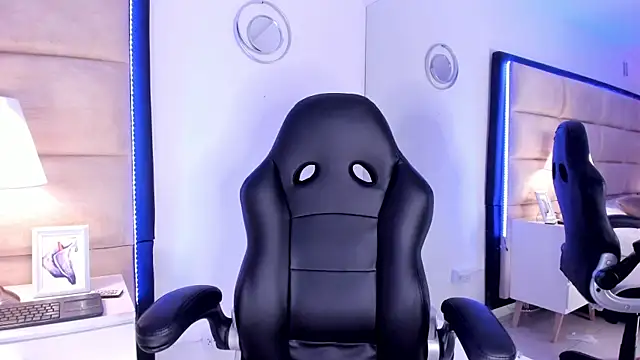 Snapshot of Adara_Muller chatting on 04/08/26, 09:05 Adara Muller online show from 04/08/26, 09:05