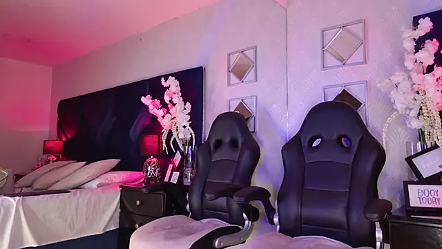 Adara Muller online show from 05/17/26, 02:39