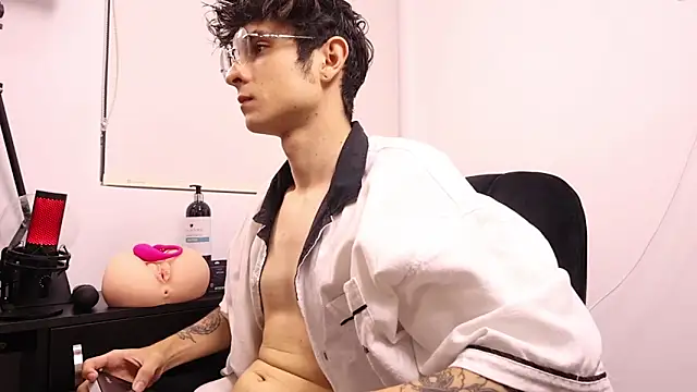 Tyler Blade online show from 04/11/26, 12:18