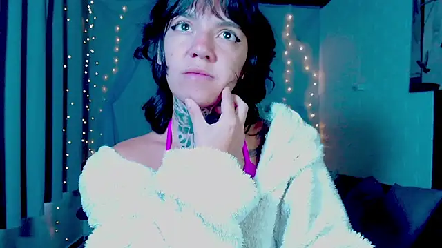 Snapshot of LannieGonzales chatting on 04/07/26, 12:07 LannieGonzales online show from 04/07/26, 12:07