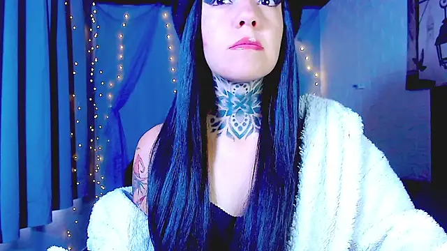 Snapshot of LannieGonzales chatting on 04/16/26, 01:01 LannieGonzales online show from 04/16/26, 01:01