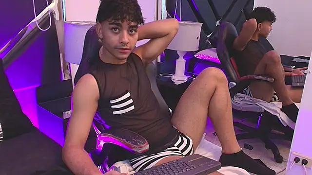 Snapshot of MiikeOthon chatting on 04/02/26, 04:30 MiikeOthon online show from 04/02/26, 04:30