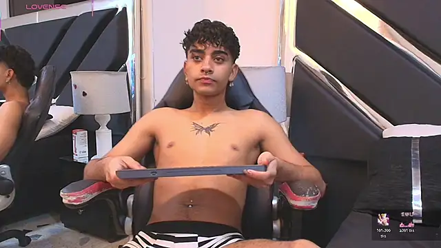 Snapshot of MiikeOthon chatting on 04/04/26, 04:19 MiikeOthon online show from 04/04/26, 04:19