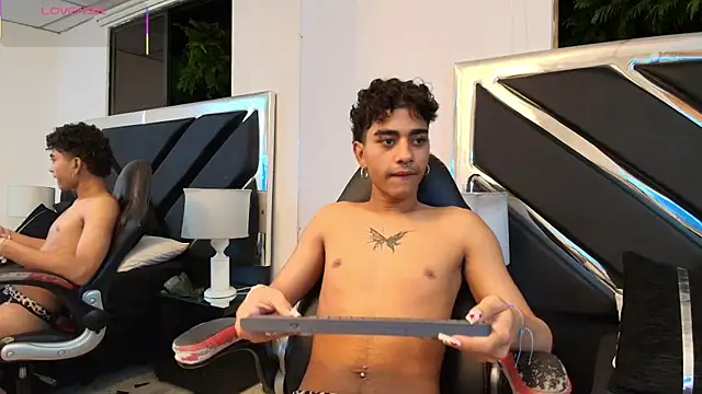 Snapshot of MiikeOthon chatting on 04/12/26, 05:00 MiikeOthon online show from 04/12/26, 05:00